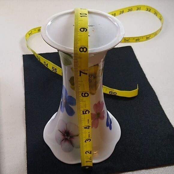 Wedgewood Bloom Vase Cottagecore Kitsch Grandmacore Floral - Picture 4 of 6